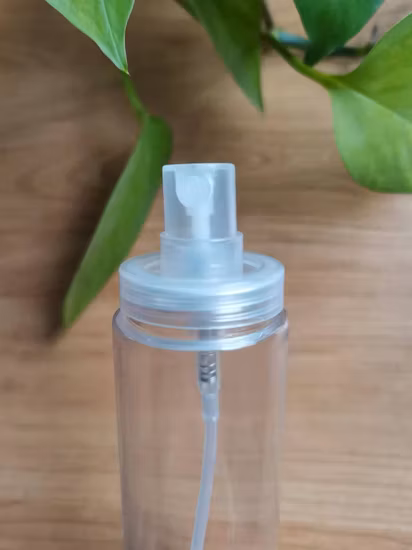 Emballage cosmétique Bouteille de désinfectant pour les mains en plastique avec brumisateur